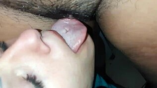 Ох, приятелката ме хвана да лижа любовницата си... опа!