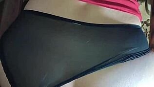 Caralho, as novas calcinhas gozadas do meu marido são insanas!