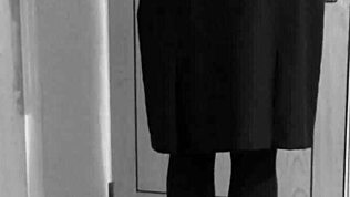 Je tahle crossdress shemale v uniformě ready na samo svazování poutami?