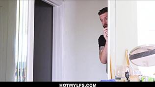 Ne morem upreti se Alexis Fawx ki jo jebe do orgazma