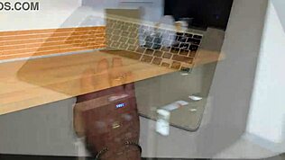 데빌스조이가 프랑스 의붓동생을 어젯밤에 그렇게 야생처럼 탔다는 게 믿기지 않아