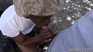 Olen 18+ teini poika ja saan ensimmäisen homo blowjobin, tuntuu niin uudelta ja jännittävältä