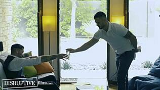 Ściągam konia, gdy gorące asystentki się podniecają i lizą nawzajem przede mną.