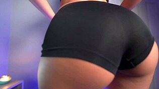 Моят съквартирант ме покани в стаята си да гледаме филм и свърших седнала на голямата му пишка - Тара Рико