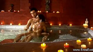 hei, vrei să vezi o milf asiatică exotică primind masaj senzual? sau să o vezi futută tare după?