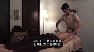 Bambola coreana riceve massaggio birichino con azione intensa in stanza privata