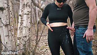 По дяволите, хванаха ме тази красива нимфоманка докато се промъквах