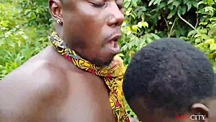 Ngewe di Sepeda dengan Cewek Panas di Luar, Basah dan Keras Banget