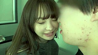 एनटीआर कपल की कहानी में हॉट गर्लफ्रेंड को दूसरा लड़का ले जाता है रॉ क्रीमपाई के लिए। उनकी तीखी सेक्स फाइट सबको चौंका देती है!