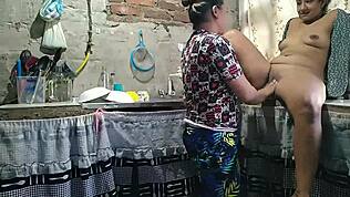 מאז שבעלי לא כאן, אני קוראת לחברה הכי טובה שלי לכיף לסבי פרוע