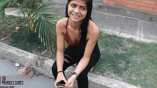 Stretávam sa s peknou latinskou tínedžerkou 18+ a jebem ju ohnutú v mojom byte