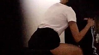 نيكة سريعة مخفية مع صديقتي وأنا أقنعها بالسر