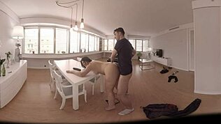 哇！胖妹在VR中被猛钉在桌子上，在Vrpornjack Com！