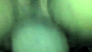 Scambio soldi con la vicina africana per una scopata dura e sborra dentro