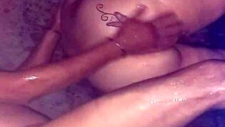 vyšukal jsem ji v koupelně po zábavě