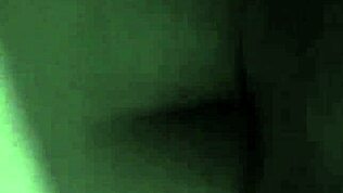 Moocherry bjuder in granne för musik men slutar knullad som en hora