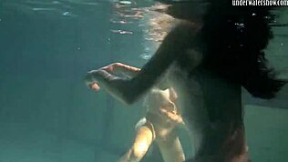 Aku Terangsang Banget Lihat Polcharova dan Siskina Basah di Bawah Air, Ya Ampun