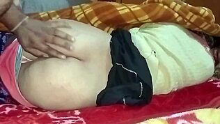 Indische Panjabi-Mädchen neckt mit Nahaufnahme Blasen und Muschi lecken in heißem Sexvideo