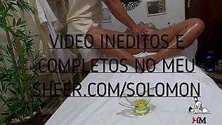 Amatrice latina devient sauvage pendant une séance de massage tantrique