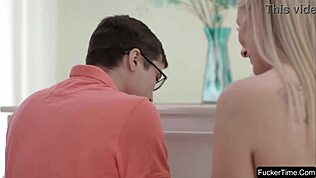 معلمات البيانو المفجرة يهيمنوا على طالب شاب بقوة حامية!