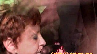 Γιαγιά με τρελαίνει δείχνοντας δεξιότητες σε άγρια ομαδική οργία