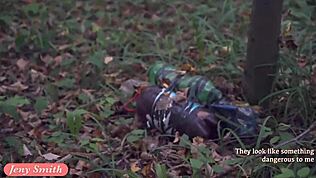 Jeny Smith godain tanpa celana dalam pakai stoking nylon, bikin biker di hutan kaget