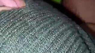 ब्लैक बेब फेससिटिंग और फुटजॉब से टेस करती है होममेड सोलो में