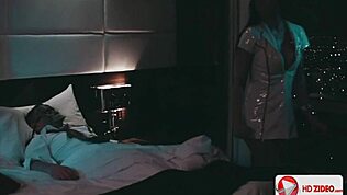 Sygeplejerske stripper og danser før hun knepper patient