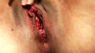 Je tahle horká holka připravená na orgasmus s dildem?