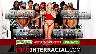 Prsnatá blondínka manželka šuká veľký čierny vták pred cuckold manželom