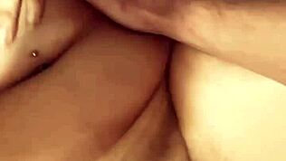 Pelacur brunette dientot keras di dapur cepat sama kontol besar