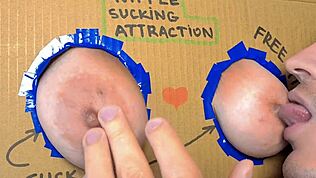 我迷上了用力吸吮那对巨大的天然乳头！