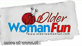 Чудиш ли се какво има под найлоновите клинове на британската съседка милф?