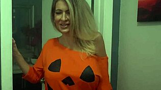 Macocha uwodzi pasierba na dziki seks na Halloween