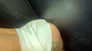 Malu Paz ajuda a chupar pau no gloryhole do Freedom Swing Club