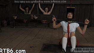 Sadomasochisme tunes inspirerer vild bondage leg i hård doggystyle. Hendes skrig ekko højt!