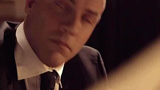 Hé patron, je ferai n'importe quoi si tu me baises maintenant