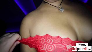 Pulchna tajska amatorka 18+ Natty rżnięta białym kutasem z palcówką dupy