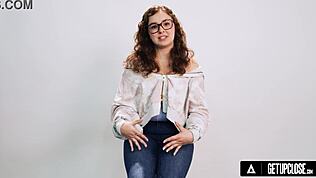 Mau Lihat Cewek Orgasme dari Dekat? Leana Lovings yang Berdada Main Solo di Adegan Penuh