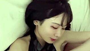 日本妹子在家自制片中狂野口交颜射