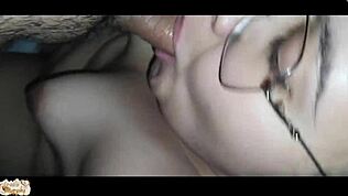 كس لاتينية ضيق مبلل بزبي القوي