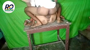 देसी हाउसवाइफ की टेबल पर हार्डकोर एनल मस्ती वाइल्ड स्टाइल में