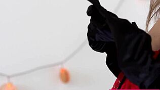 Adik ipar Eropah Tiffany Tatum dan kawan rapat Gina Gerson kongsi batang keras dalam threesome ganas.