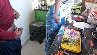 Geil ejer fanget i at onanere foran bengalsk tjenestepige