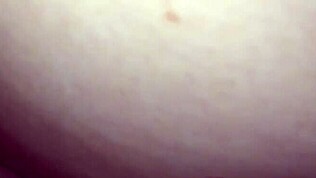 嘿，我的丰满女佣来月经了，为什么不在床上给她内射呢？