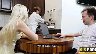 Stiefzus porno: stoute kerel verleidt secretly zijn lekkere stiefzus