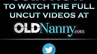 哇，这两个成熟女人一起洗澡时变得好狂野，真没想到！