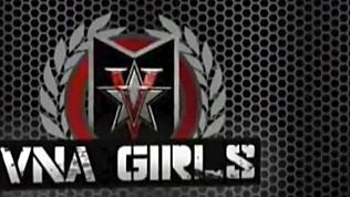 Ó, vê a tarada Maxine meter dildo forte no cu apertado! 😜