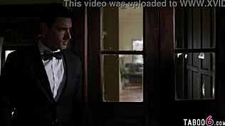 Italiaanse bruid Valentina Nappi krijgt een buttplug op haar trouwdag.