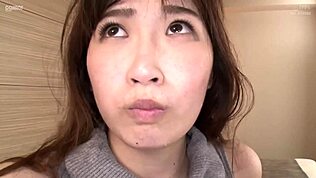 남편 없을 때 낯선 남자와 몰래 섹스 - 수줍은 가슴 큰 아내 미소노, 30살, 처음으로 삼켜! 😲